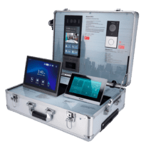 Mala de exposição - Videoporteiros Akuvox - Router WiFi e switch PoE - Licença grauita Akuvox Cloud Services - Plug & Play - Mala: 540 (Al) x 386 (Lg) x 178 (Fd) mm