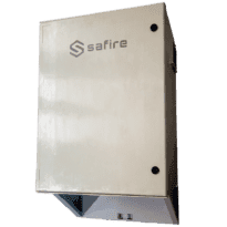 Caixa de carregamento rápido em poliéster para postes de iluminação - Diferencial, magnetotérmico e SPD - Dimensões exteriores 80x60x30cm - Switch 8 Portas POE | Bandeja de fusão de fibra - Grau de proteção IP55 / Calha DIN  - Carregamento rápido 17 amperes/hora