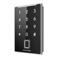 Leitor de acesso - Acesso por impressão digital, cartão MF DESFire e PIN - Indicador LED e acústico - Wiegand 26/34 | RS485 - Compatível com os controladores Hikvision - Apto para exterior IP65