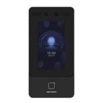 Controlo de acesso e presença PoE IP65 - Reconhecimento facial, cartão MF DESFire, código QR e PIN - 1.500 utilizadores | 150.000 registos - TCP/IP, WiFi, USB, RS485 e Wiegand - 4.3" Ecrã TFT sensível ao toque | Controlador integrado - iVMS-4200 | Hik-Connect