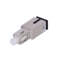 Atenuación exacta de 5dB en señal óptica. - Conector LC compacto de alta densidad. - Pulido UPC que reduce la reflexión. - Estabilidad térmica en entornos críticos. - Instalación directa tipo Plug and Play. - Compatibilidad universal monomodo OS2.